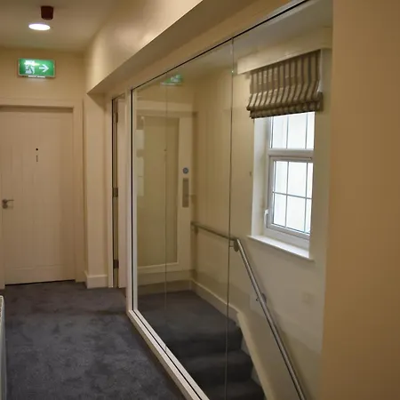 Round Tower Hotel 3*