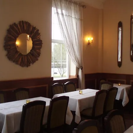 Round Tower Hotel 3*